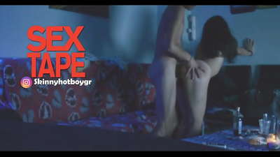 Nữ sinh dễ thương với bạn trai của cô ấy